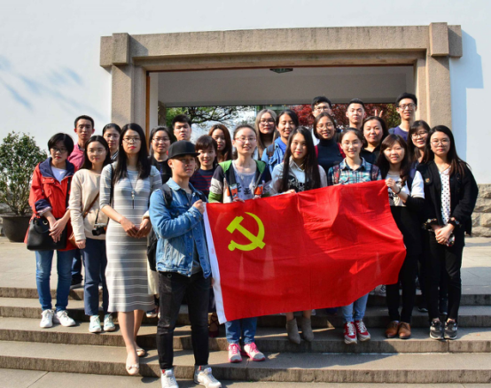 走近新民先驱，争做先进党员―― av动漫
学生党支部参观活动