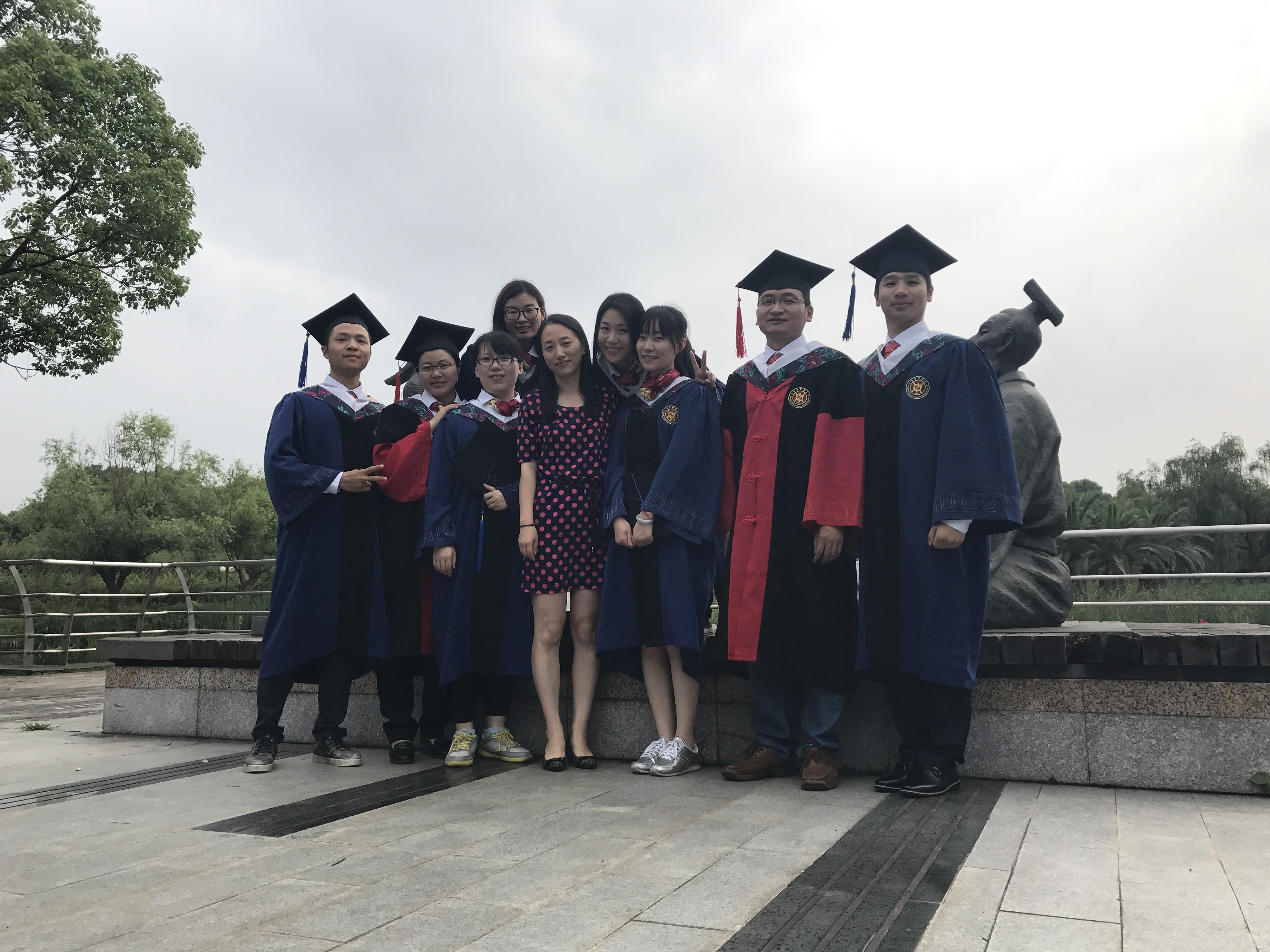 2017届研究生创意毕业照掠影