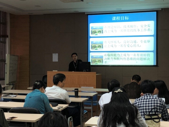 “一路走，一路带，一路话秋实”――av动漫