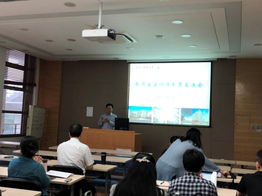 “一路走，一路带，一路话秋实”――av动漫